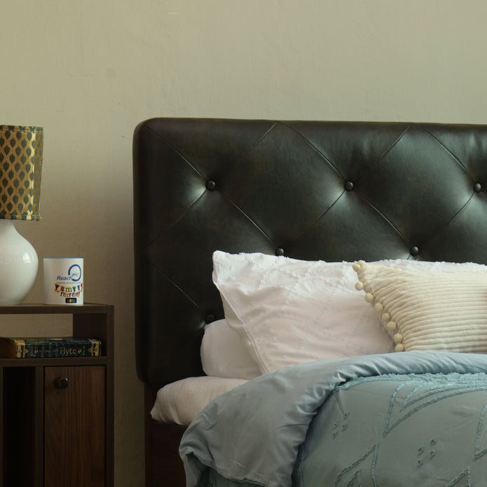 سرير فحمي مع قماش جلدي فاخر وصندوق تخزين - سرير كوين