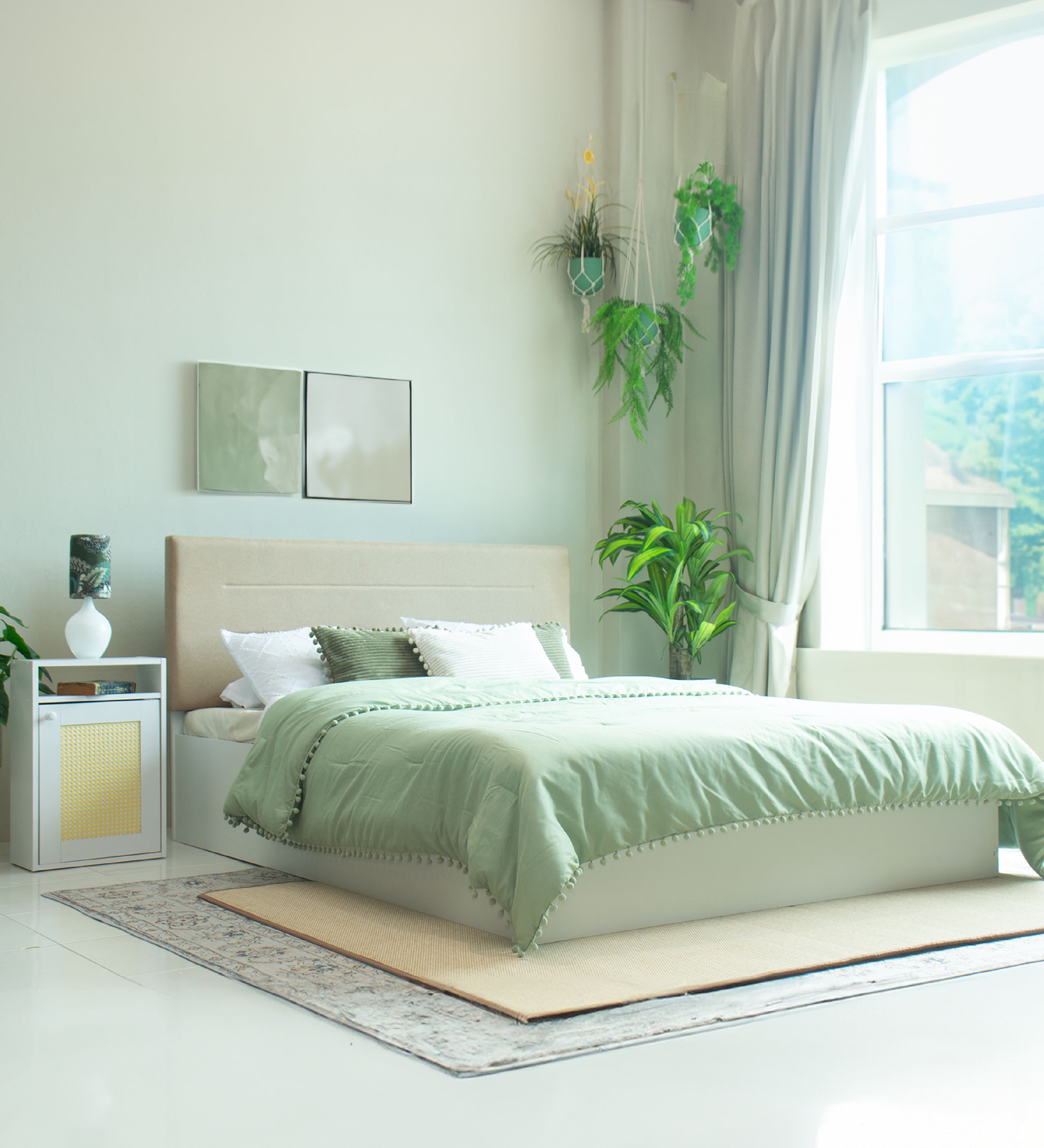 Bakhti Queen Bed – Leatherette Upholstered Bed with Box Storage