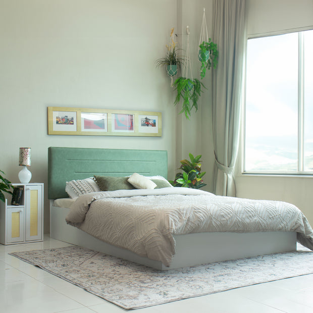 سرير كوين من Ahimsa - مُنجّد بجلد صناعي مع صندوق تخزين