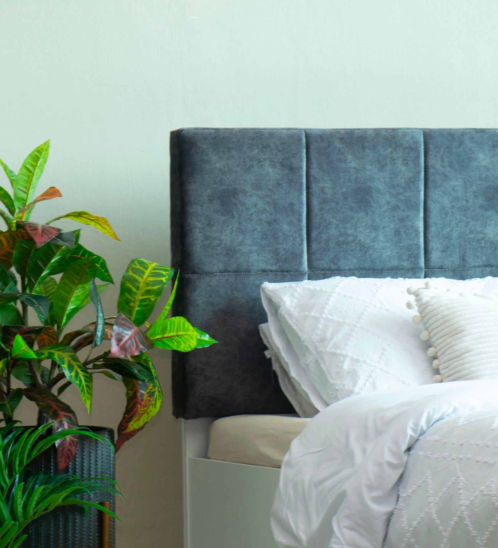 سرير برانا كوين - مُنجّد من الجلد الصناعي مع صندوق تخزين