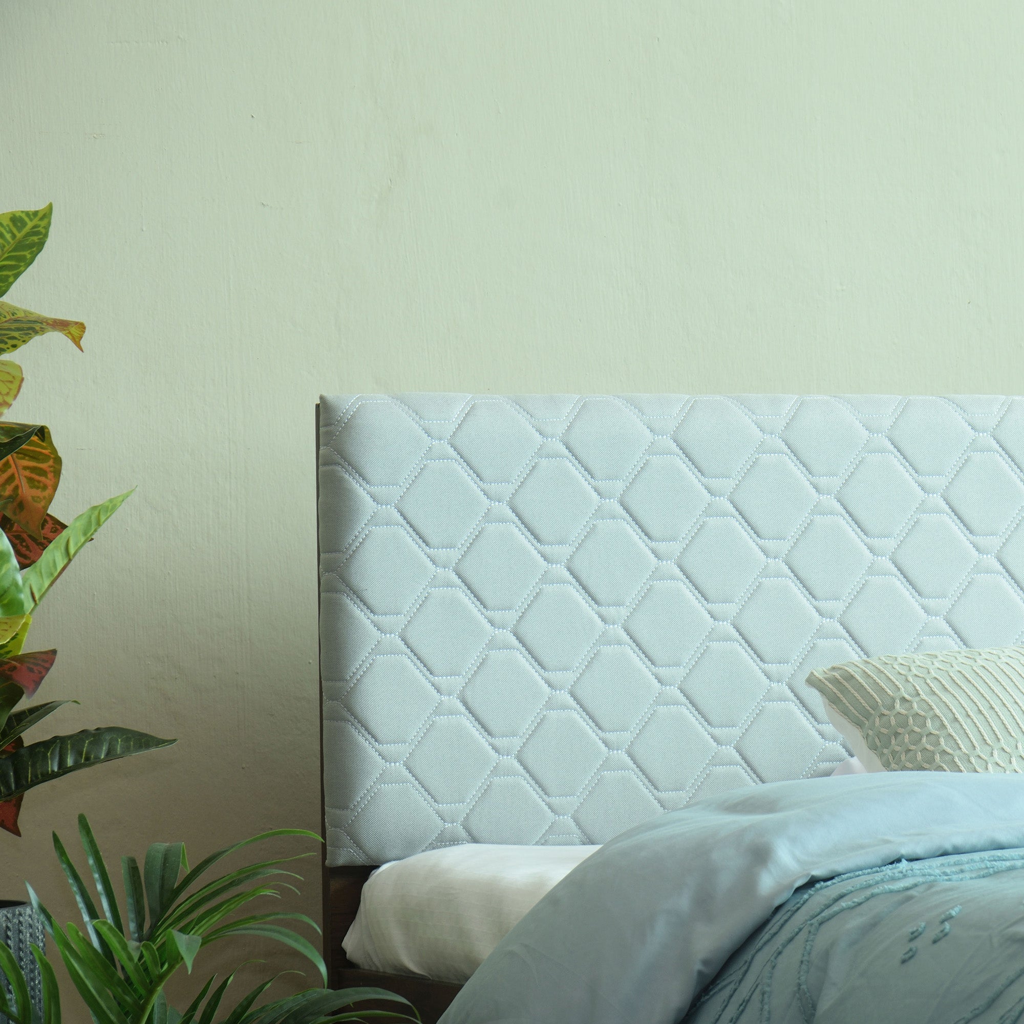 Lush Deluxe Queen Bed – Modern Storage Bed with Non-Woven Base