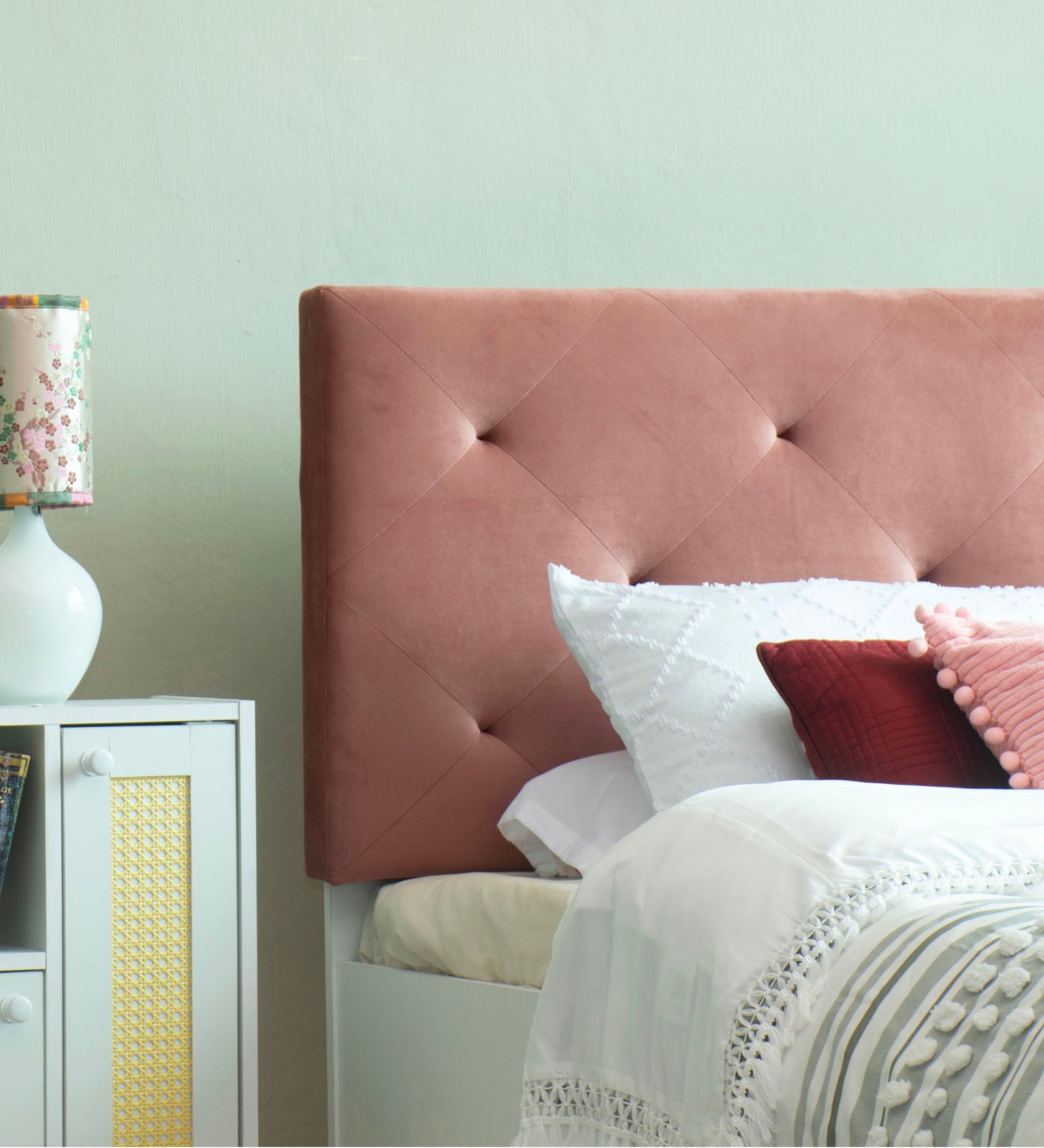 Nirodhah Queen Bed – Leatherette Upholstered with Box Storage