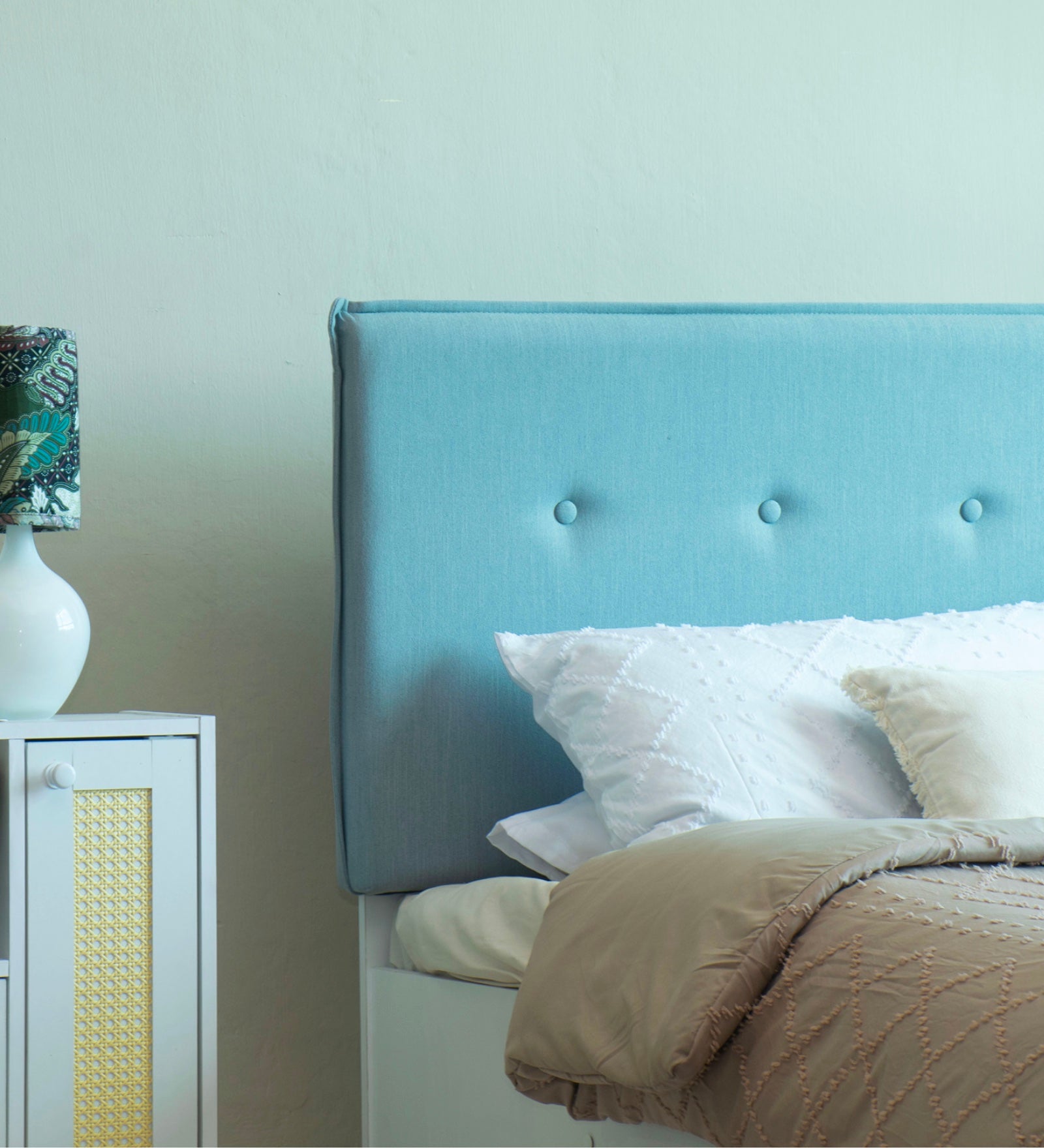 سرير فيراباد كوين - سرير منجد من الجلد الصناعي مع صندوق تخزين