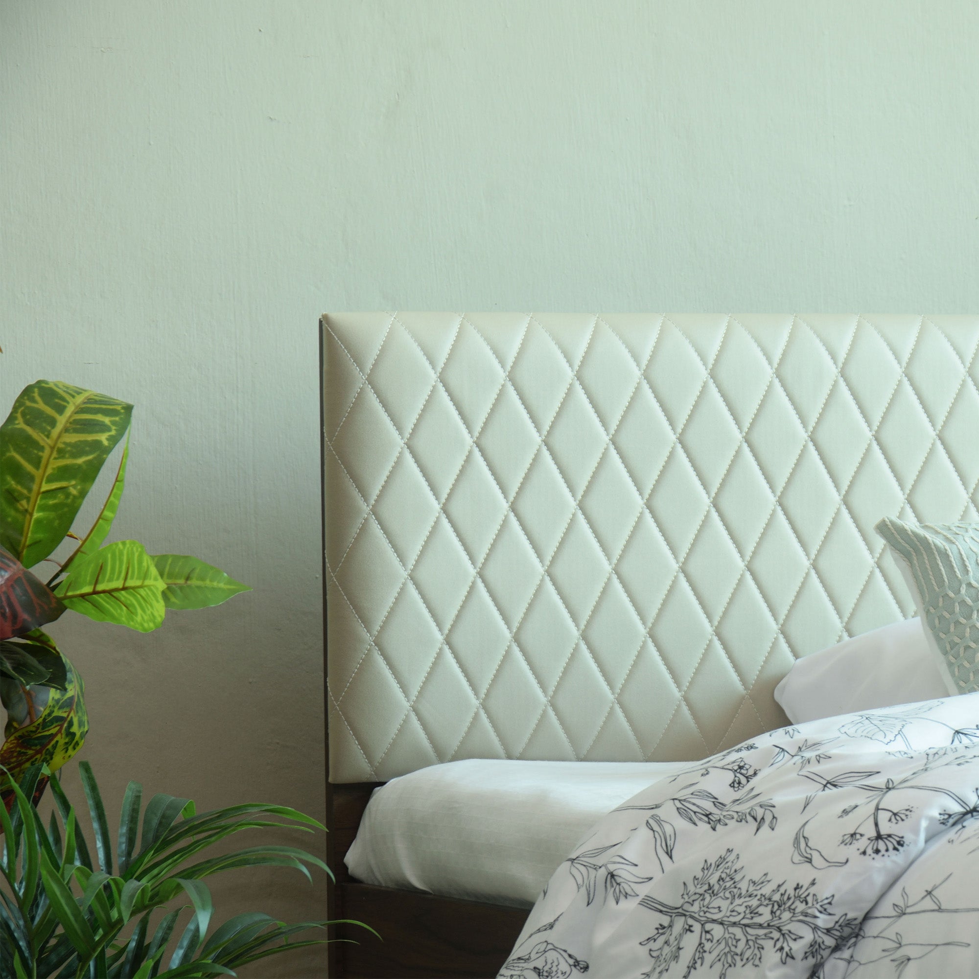 Lush Deluxe Queen Bed – Modern Storage Bed with Non-Woven Base