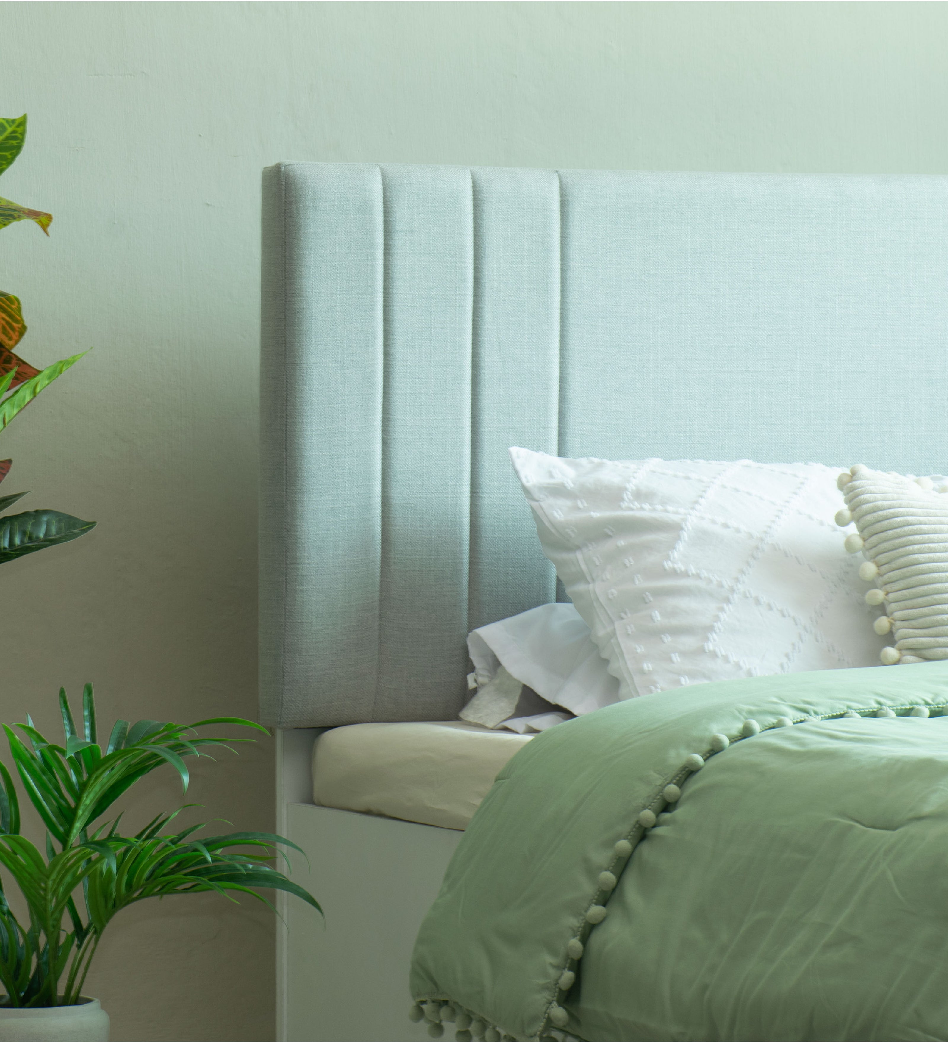 سرير أناندا كوين - سرير منجد من الجلد الصناعي مع صندوق تخزين