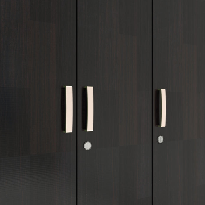 خزانة ملابس كينزو الخشبية الهندسية بثلاثة أبواب - غرفة نوم عصرية مع أرفف